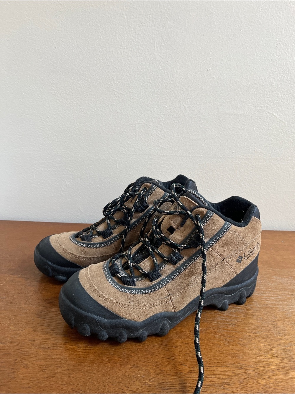 Vintage Columbia Brown Suede Hiking Boots with Black Soles - Womens US 9
